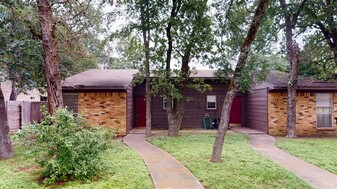 922 Navarro Dr in College Station, TX - Building Photo