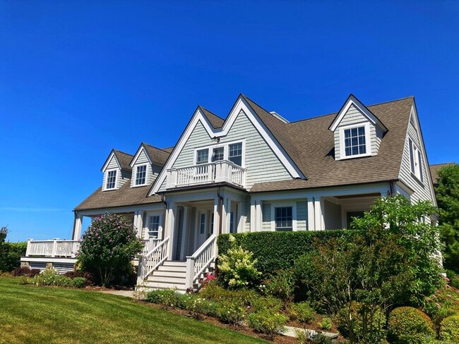 property at 4 Stonington Cmns