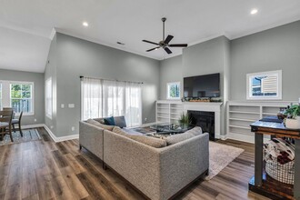 106 Bachmans Trl in Hampstead, NC - Building Photo - Building Photo