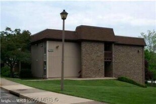 5823 Royal Ridge Dr in West Springfield, VA - Building Photo