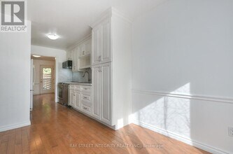 976 Raintree Ln in Mississauga, ON - Building Photo - Building Photo