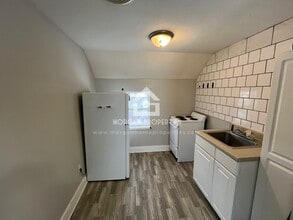 832 E 7th St in Anderson, IN - Foto de edificio - Building Photo