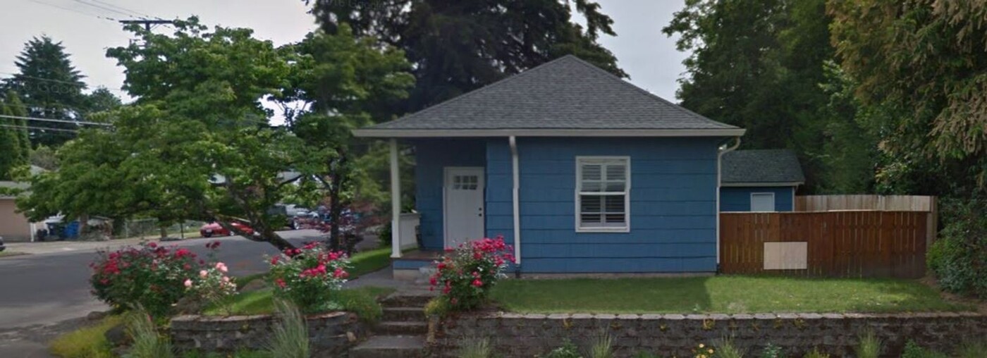 101 NE Garfield St in Camas, WA - Foto de edificio