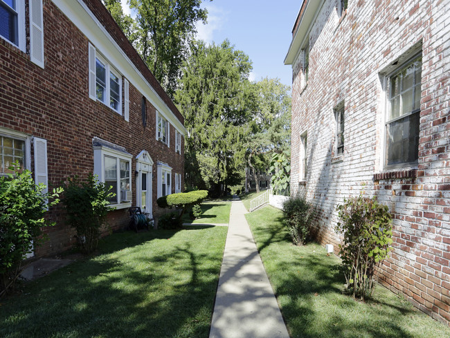 Village Green in Orange, NJ - Building Photo - Building Photo