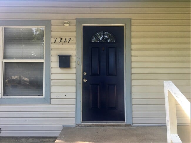 1317 Meadowbrook Dr in Garland, TX - Building Photo - Building Photo
