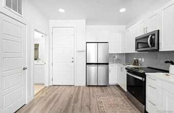 2851 W 52nd Ave, Unit 304 in Denver, CO - Foto de edificio - Building Photo