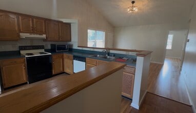 1016 Champion Dr, Unit 1016 in Frankfort, KY - Foto de edificio - Building Photo