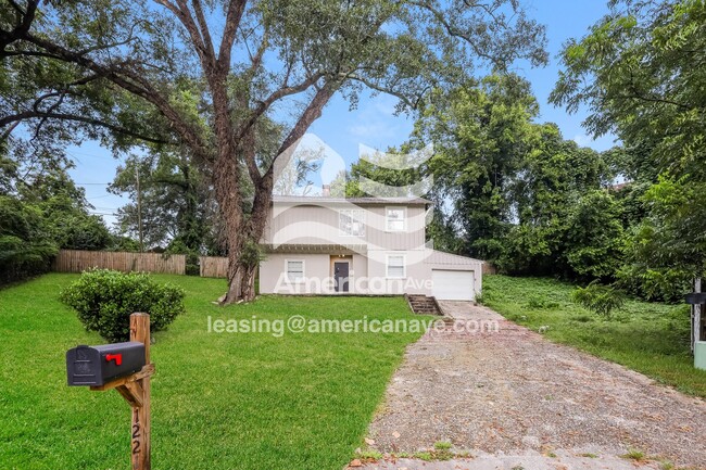 1221 Azalea Ct