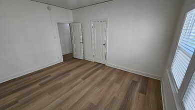 427-431 Normandie Ave in Los Angeles, CA - Building Photo - Building Photo