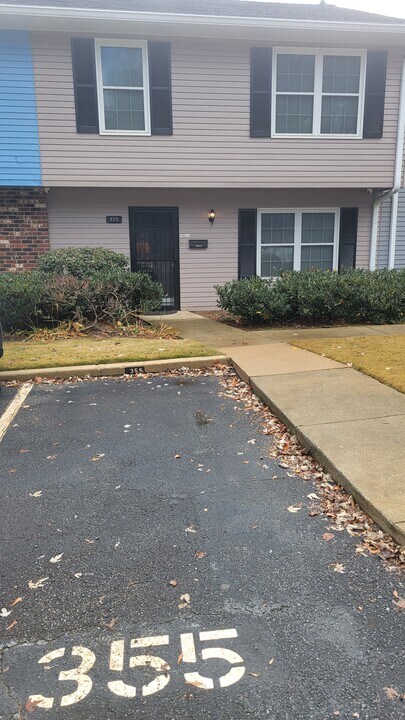 355 Leisure Ct in Marietta, GA - Building Photo