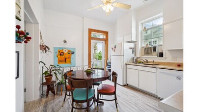 4516 Banks St, Unit Upper unit in New Orleans, LA - Foto de edificio - Building Photo