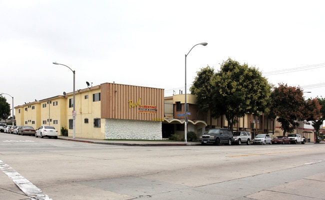 10600 Long Beach Blvd in Lynwood, CA - Foto de edificio - Building Photo