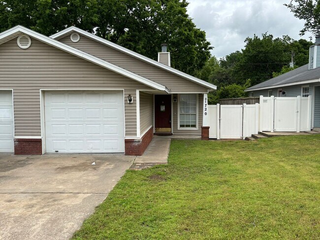 1720 N Noelle Ave in Fayetteville, AR - Building Photo - Building Photo