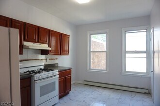 124 Ridge St in Newark, NJ - Foto de edificio - Building Photo
