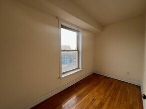 2401 W McLean Ave in Chicago, IL - Foto de edificio - Building Photo