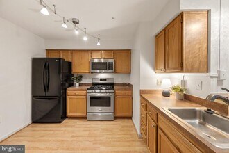 6111 Wigmore Ln in Alexandria, VA - Building Photo - Building Photo