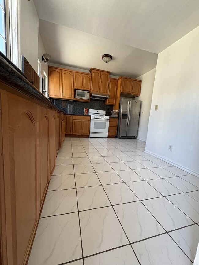 1428 S Chapel Ave in Alhambra, CA - Foto de edificio - Building Photo