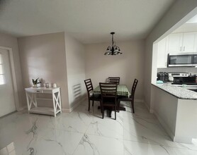 4988 Sable Pine Cir in West Palm Beach, FL - Foto de edificio - Building Photo