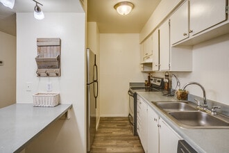 Eclipse Apartments in Phoenix, AZ - Foto de edificio - Interior Photo