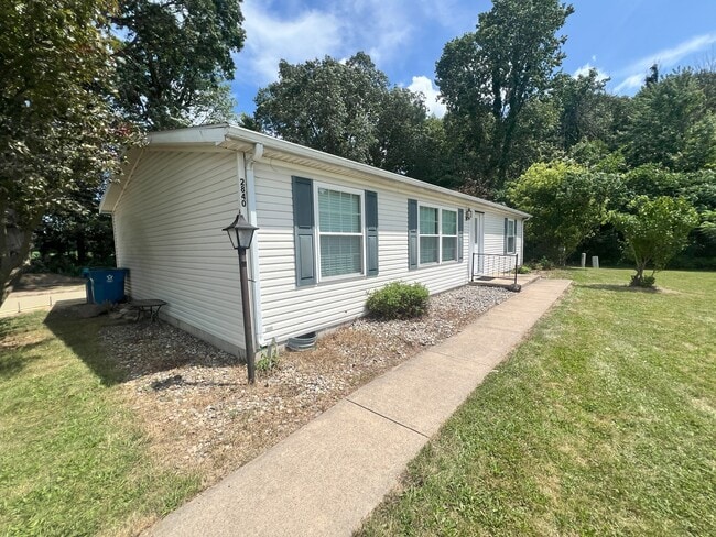 property at 2840 Applewood Ave