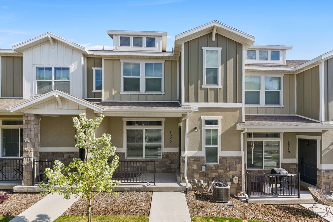 4323 W Dixon Way in Lehi, UT - Foto de edificio