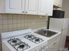 38 Linden St, Unit 12 in Boston, MA - Building Photo - Building Photo