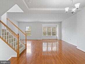7700 Shadowcreek Terrace in Springfield, VA - Building Photo - Building Photo