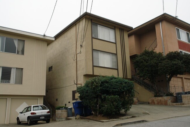 11 Lewis Ave in South San Francisco, CA - Foto de edificio - Building Photo