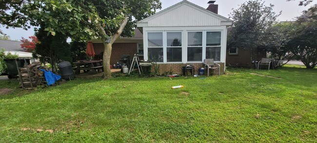 243 Oregon Dr in Leola, PA - Building Photo - Building Photo