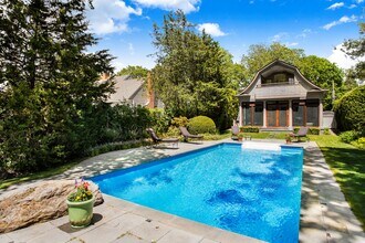 68 Hedges Ln in Amagansett, NY - Building Photo - Building Photo