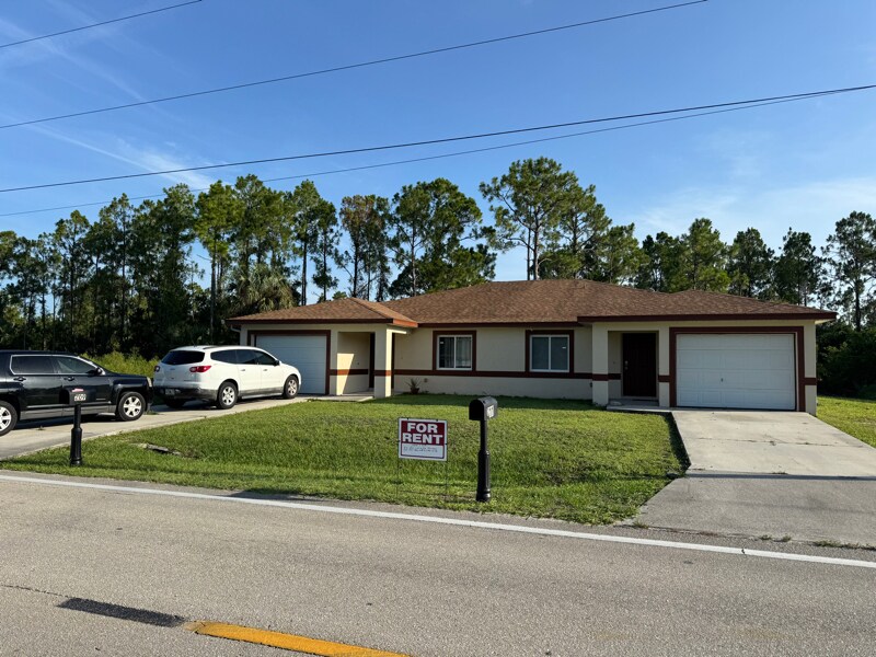 211 East 12th Street in Lehigh Acres, FL - Building Photo