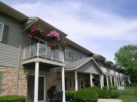 Douglas Terrace Apartments in Racine, WI - Building Photo