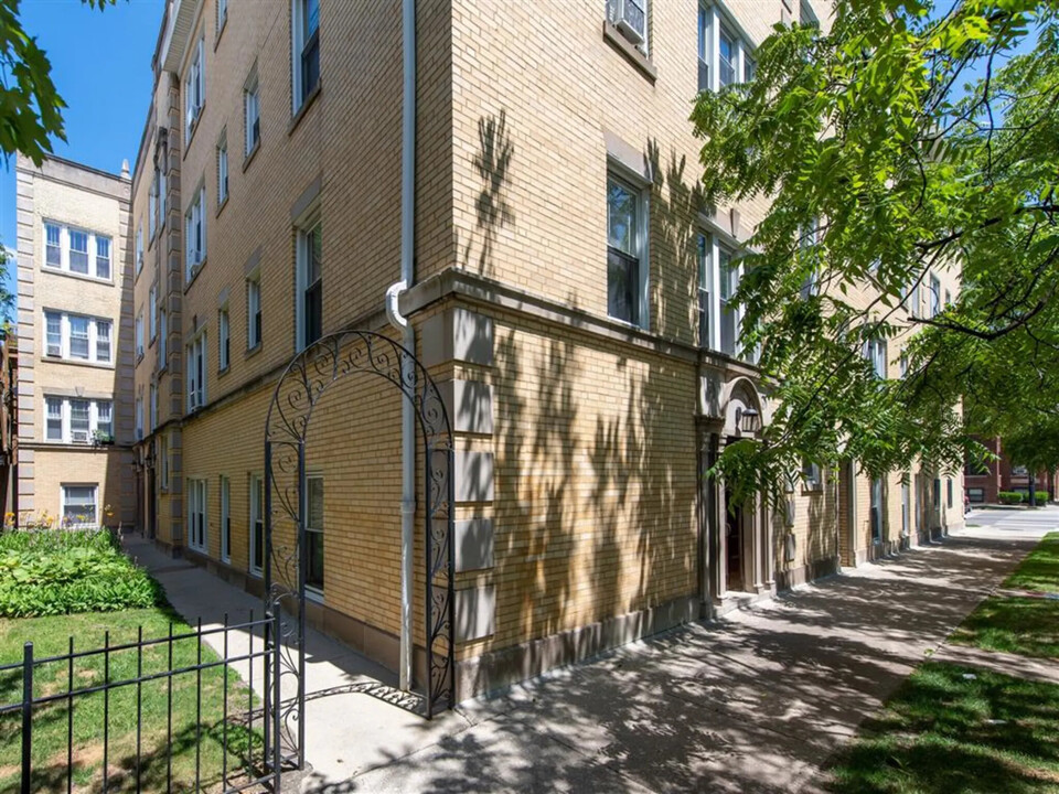 4206 N Ashland Ave in Chicago, IL - Building Photo