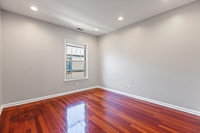 1360 W Greenleaf Ave in Chicago, IL - Building Photo - Building Photo