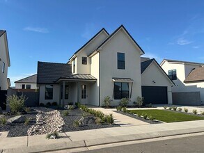 2944 E Alderann St in Saint George, UT - Building Photo - Building Photo