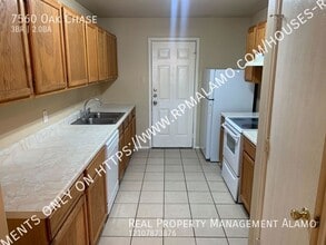 7560 Oak Chase in San Antonio, TX - Building Photo - Building Photo