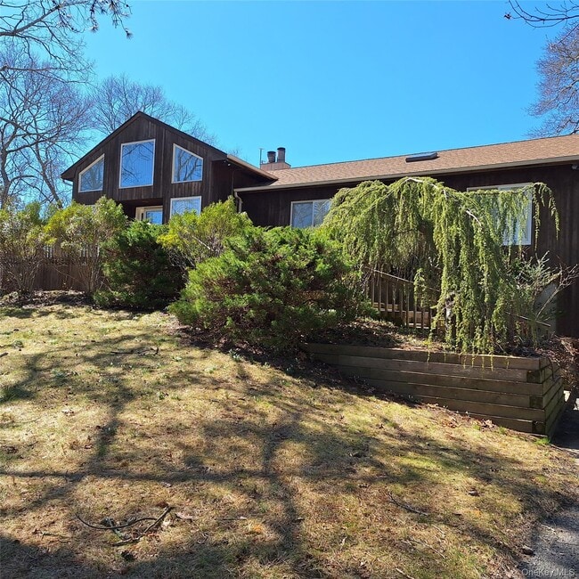 property at 7 Clay Pit Rd