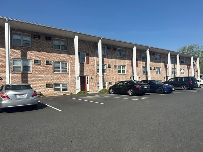 Center Court Apartments