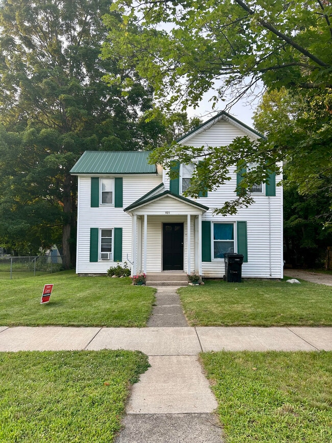 property at 421 W Bond St