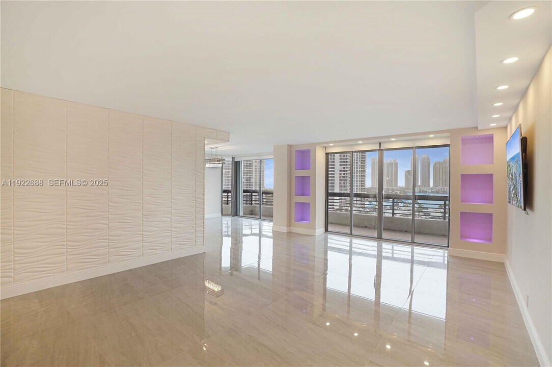 3500 Mystic Pointe Dr in Aventura, FL - Building Photo