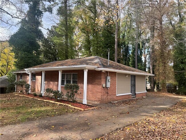 2191 Beecher Cir SW in Atlanta, GA - Building Photo - Building Photo