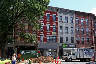 237 S 4th St in Brooklyn, NY - Foto de edificio - Building Photo