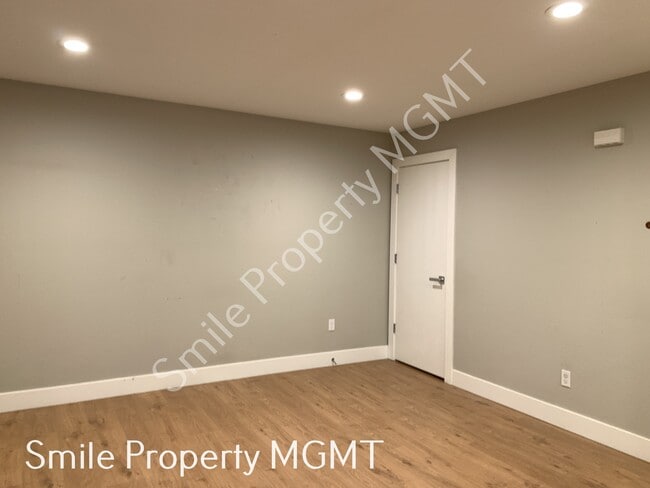 2416 SE Morrison St in Portland, OR - Building Photo - Building Photo