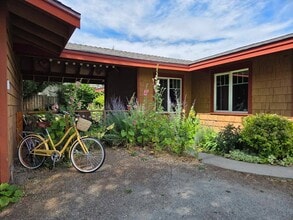2250 Howe St in Entiat, WA - Building Photo - Building Photo