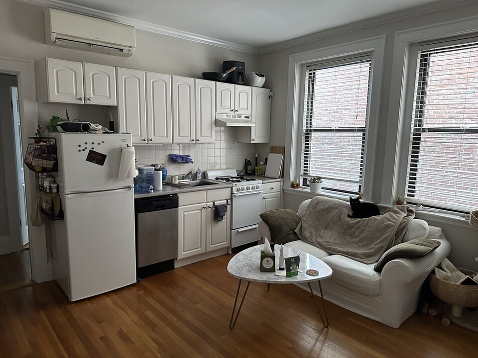 16 Fairfield St, Unit 7 in Boston, MA - Building Photo