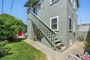 1801 W 39th St in Los Angeles, CA - Building Photo