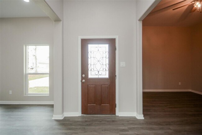 12328 N Chestnut Hls Dr in Cut And Shoot, TX - Foto de edificio - Building Photo