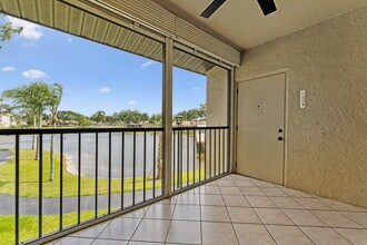 536 Shady Pine Way in Greenacres, FL - Building Photo - Building Photo