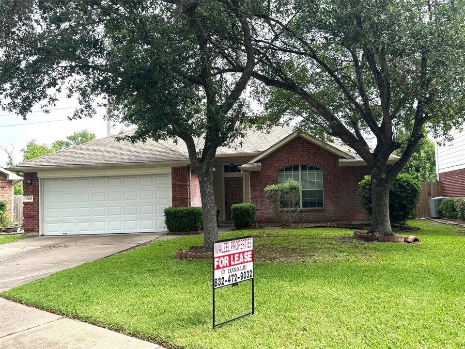 15618 Lost Maples Dr in Sugar Land, TX - Building Photo