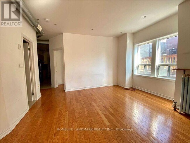 555 Palmerston Ave in Toronto, ON - Building Photo - Building Photo